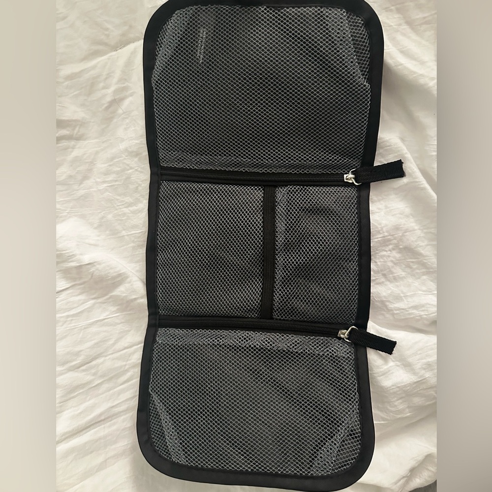 Electronics travel case - Picture 3 of 3